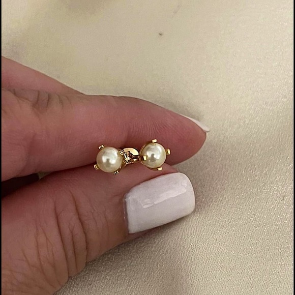 18k Gold Filled Kids Pearl Stud Earrings 5MM ✨ - Picture 3 of 3